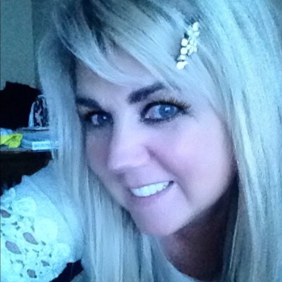 Meet your Posher, Whitney - Picture 3 of 5